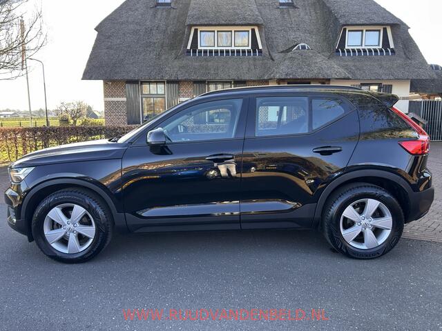 Volvo XC40 1.5 T2 Momentum Core TREKHAAK / STUUR+STOELVERWARMING / CARPLAY / CRUISE