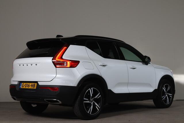 Volvo XC40 1.5 T3 R-Design NL-Auto!! Panoramadak I Camera I Apple Car-Play -- 2e PAASDAG OPEN 11.00 t/m 16.00 UUR --
