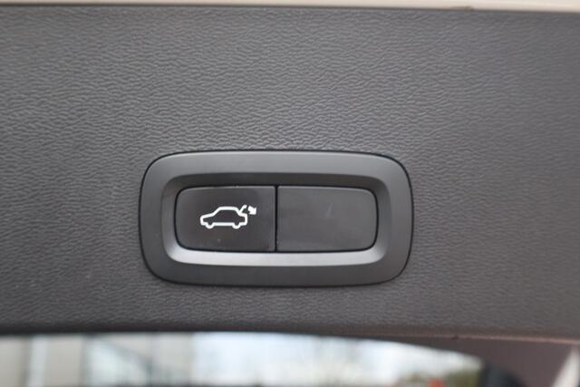 Volvo XC40 1.5 T3 R-Design NL-Auto!! Panoramadak I Camera I Apple Car-Play -- 2e PAASDAG OPEN 11.00 t/m 16.00 UUR --