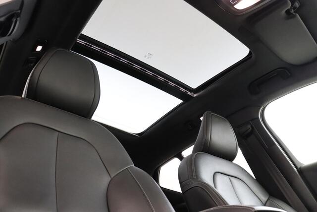 Volvo XC40 RECHARGE P8 AWD R-DESIGN *VOL!* -PANO.DAK|HARMAN/KARDON|360°CAM|POWER-SEATS|LEDER|PRIVACY.GLAS|VERW.VOORRUIT|TREKHAAK
