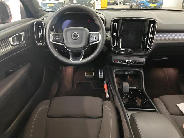 Volvo XC40 Recharge Pro 1e Eigenaar | Dealer Onderh | BTW | NAP | SOH91% | Pano | Trekhaak | 360 Cam | Elek Stoel + Memory | Winter Pack | Sfeer | H&K | Warmtepomp | 1 Kabel | Elek Klep | ACC | Full Led |