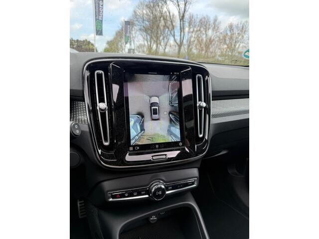 Volvo XC40 Recharge P8 AWD R-Design | Warmtepomp | Harman Kardon Audio | 360 Graden Camera | Trekhaak | Panoramadak | LED Koplampen Adaptief | Lichtmetalen Velgen 20 inch | Navigatie | Keyless Entry