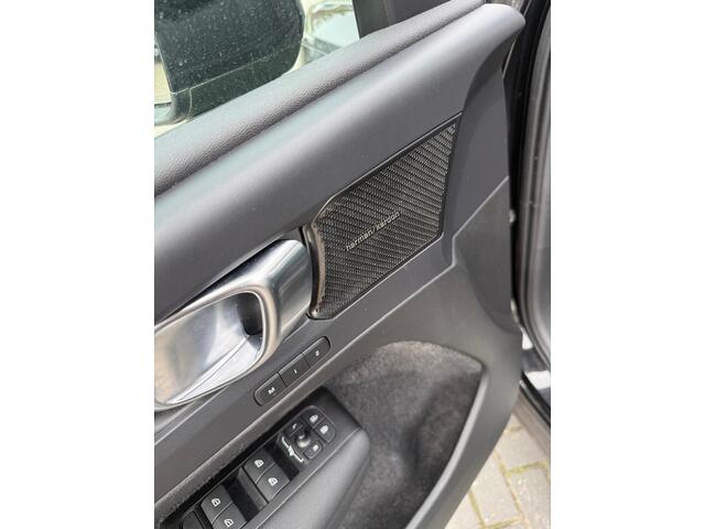 Volvo XC40 1.5 T5 Recharge R-Design | Plug-in Hybrid (PHEV) | Panoramadak | Harman Kardon Audio | 360 Graden Camera | Elektrisch Verstelbare Voorstoelen | Lichtmetalen Velgen 20 inch | LED Koplampen Adaptief | Navigatie | Apple Carplay | Android Auto | Keyless Entry