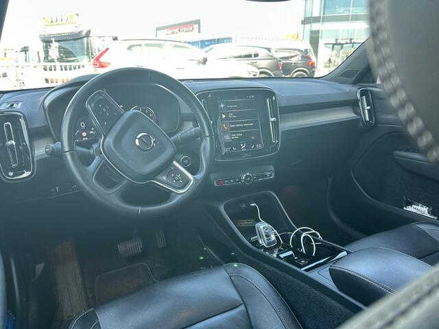 Volvo XC40 1.5 T3 Inscription | Trekhaak | Achteruitrijcamera | Parkeerverwarming | Panoramadak | Stoelverwarming voor en achter | Navigatie | Lederen Bekleding
