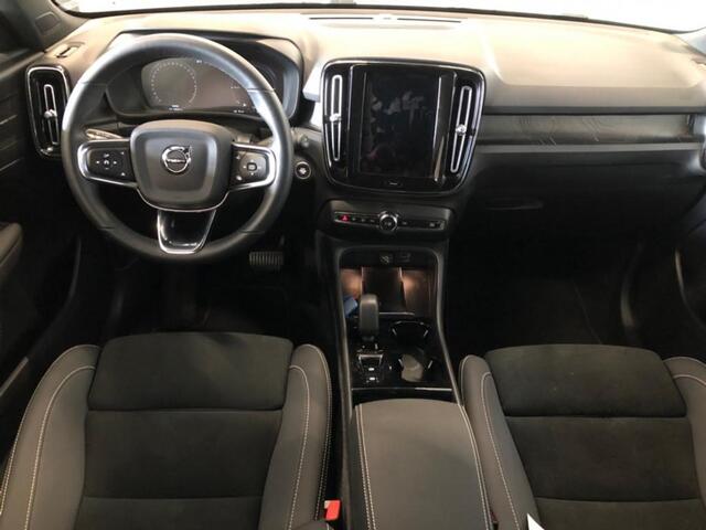 Volvo XC40 1.5 T5 Plug-in Hybrid Plus Bright | PHEV | Achteruitrijcamera | Harman Kardon Audio | Keyless Entry | Elektrische Achterklep | Navigatie | Apple Carplay | Android Auto | Elektrisch Verstelbare Voorstoelen | Stoelverwarming