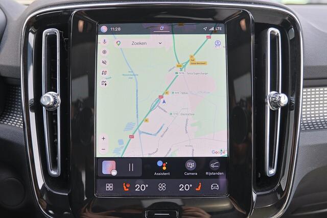 Volvo XC40 Recharge Pro - IntelliSafe Assist & Surround - Harman Kardon audio - Panoramisch schuif-/kanteldak - Lederen bekleding - 360º camera - Parkeersensoren voor & achter - Elektrisch verstelbare voorstoelen, links met geheugen - Trekhaak semi elektrisch inklap