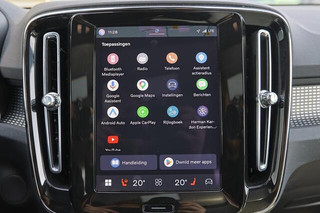 Volvo XC40 Recharge Pro - IntelliSafe Assist & Surround - Harman Kardon audio - Panoramisch schuif-/kanteldak - Lederen bekleding - 360º camera - Parkeersensoren voor & achter - Elektrisch verstelbare voorstoelen, links met geheugen - Trekhaak semi elektrisch inklap