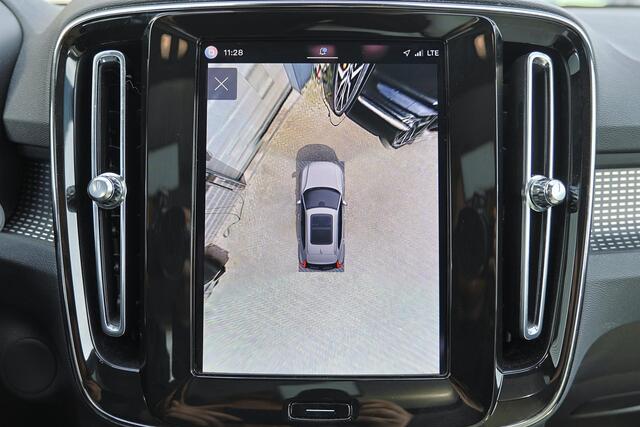 Volvo XC40 Recharge Pro - IntelliSafe Assist & Surround - Harman Kardon audio - Panoramisch schuif-/kanteldak - Lederen bekleding - 360º camera - Parkeersensoren voor & achter - Elektrisch verstelbare voorstoelen, links met geheugen - Trekhaak semi elektrisch inklap