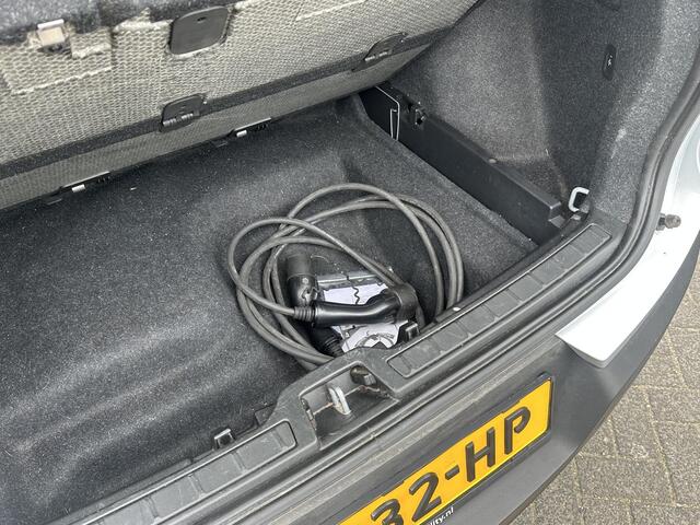 Volvo XC40 Recharge Plus SOH 93%| EERSTE EIG. ORIG. NL NAP| STOEL+ STUURVERWARMING| ELEK. TREKHAAK| ELEK. ACHTERKLEP| DODE HOEK SENSOR| DEALER ONDERHOUDEN | RIJKLAAR + 12 MND BOVAG GARANTIE |