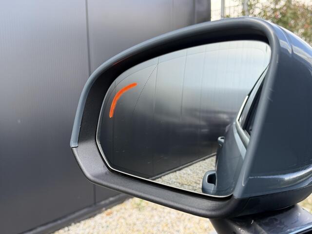 Volvo XC40 1.5 T5 Recharge Inscription Elek. stoelen / 360 Camera / Stuur & Stoelverwarming / Elek. Trekhaak / ACC /