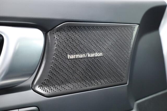 Volvo XC40 2.0 B3 Plus Dark | Pilot Assist | Memory Seat | Camera | Stoel- Stuurverw. | Apple Carplay | Google info.