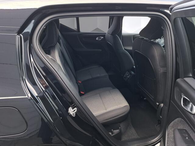 Volvo XC40 B3 Automaat, Mild-Hybride, Trekhaak, Nav, Apple/Android, Stoel-stuurverw. enz. 24.000 km, Nieuwstaat.