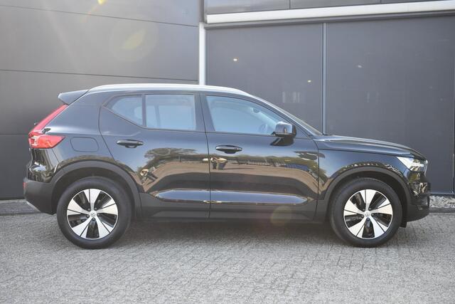 Volvo XC40 T2 Momentum | Automaat | Navigatie | Parkeercamera | Parkeersensoren voor en achter | Apple Carplay | Android Auto | Climate Control | Cruise Control