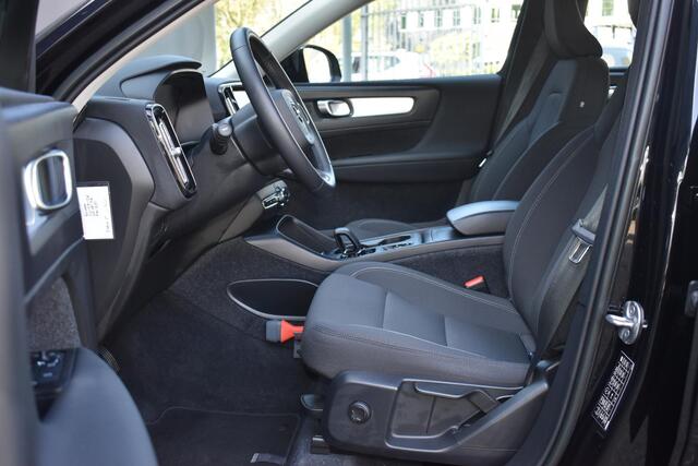 Volvo XC40 T2 Momentum | Automaat | Navigatie | Parkeercamera | Parkeersensoren voor en achter | Apple Carplay | Android Auto | Climate Control | Cruise Control