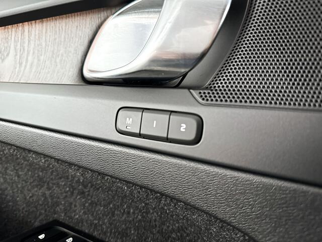 Volvo XC40 B4 Inscription | Panoramadak | Park assist | Cruise control | Elektrische stoelen