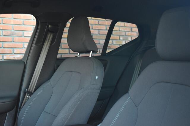 Volvo XC40 Extended Range 252PK Plus 82 kWh | Trekhaak | Extra getint glas |