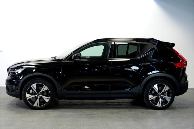 Volvo XC40 Recharge P8 AWD 300kW/408pk Aut. R-Design ADAPT.CRUISE + EL.TREKHAAK + WARMTEPOMP + 360 CAMERA + BLIS + PILOT ASSIST + GOOGLE DASHBOARD + LANE ASSIST + LEER/ALCANTARA + STOEL-&STUURVERWARMING + PARKSENSOREN V&A + 19" LM-VELGEN!!