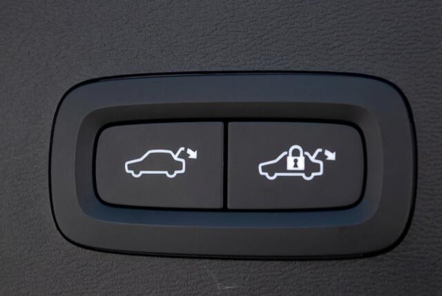 Volvo XC40 T5 262pk PHEV Inscription Pano l Winterpakket l Camera l
