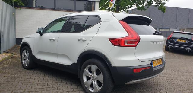 Volvo XC40 1.5 T3 MOMENTUM PRO Panorama dak