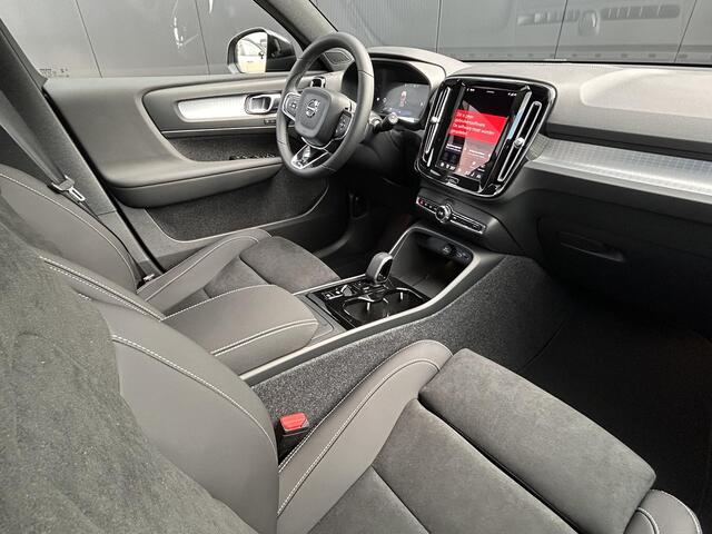 Volvo XC40 2.0 B4 Plus Black Edition Europa / Panorama dak / Nubuck bekleding / Extra getint glas