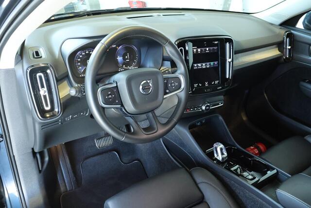 Volvo XC40 T4 Recharge Inscription | Panoramadak | Lederen Bekleding | Parkeercamera | Parkeersensoren voor + achter | Stoelverwarming | Stuurwielverwarming | Navigatie | Apple Carplay / Android Auto