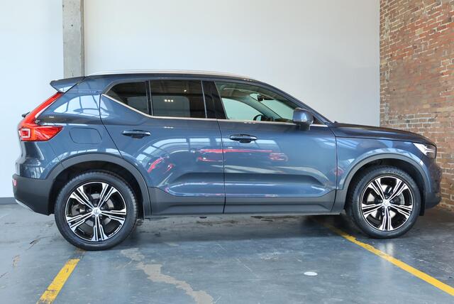 Volvo XC40 T4 Recharge Inscription | Panoramadak | Lederen Bekleding | Parkeercamera | Parkeersensoren voor + achter | Stoelverwarming | Stuurwielverwarming | Navigatie | Apple Carplay / Android Auto