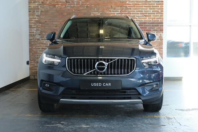 Volvo XC40 T4 Recharge Inscription | Panoramadak | Lederen Bekleding | Parkeercamera | Parkeersensoren voor + achter | Stoelverwarming | Stuurwielverwarming | Navigatie | Apple Carplay / Android Auto