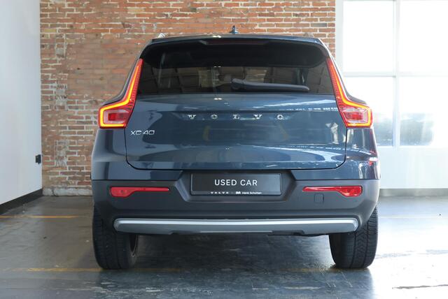 Volvo XC40 T4 Recharge Inscription | Panoramadak | Lederen Bekleding | Parkeercamera | Parkeersensoren voor + achter | Stoelverwarming | Stuurwielverwarming | Navigatie | Apple Carplay / Android Auto