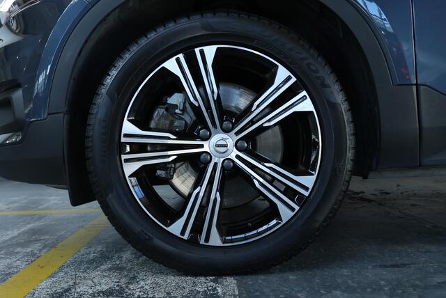 Volvo XC40 T4 Recharge Inscription | Panoramadak | Lederen Bekleding | Parkeercamera | Parkeersensoren voor + achter | Stoelverwarming | Stuurwielverwarming | Navigatie | Apple Carplay / Android Auto
