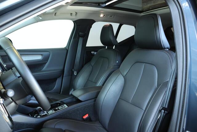 Volvo XC40 T4 Recharge Inscription | Panoramadak | Lederen Bekleding | Parkeercamera | Parkeersensoren voor + achter | Stoelverwarming | Stuurwielverwarming | Navigatie | Apple Carplay / Android Auto