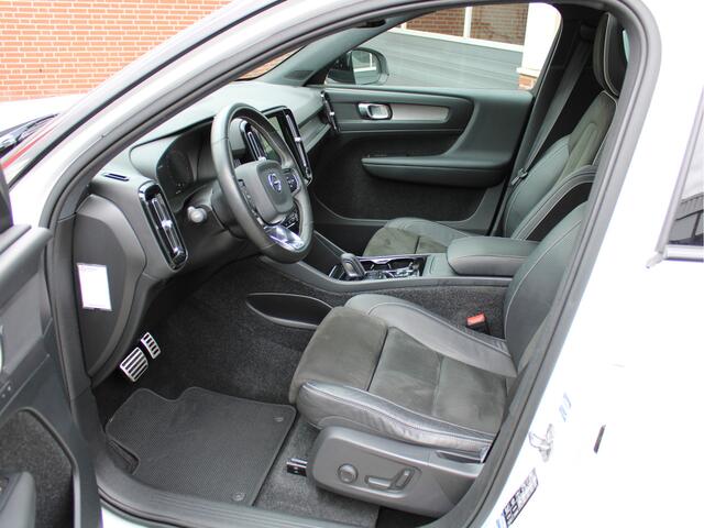 Volvo XC40 2.0 T4 190PK R-Design Automaat /NAVI/Panoramadak/Trekhaak/Cruise control/PDC/20'LM/Leder/Camera/LED/NAP!