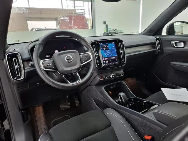 Volvo XC40 Recharge Plus 70 kWh | Adaptieve Cruise Control | Trekhaak | Warmtepomp | Stoel en Stuurverwarming | Nubuck Interieur | Donker Glas |