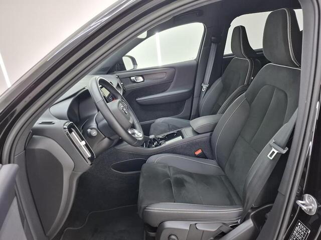 Volvo XC40 Recharge Plus 70 kWh | Adaptieve Cruise Control | Trekhaak | Warmtepomp | Stoel en Stuurverwarming | Nubuck Interieur | Donker Glas |