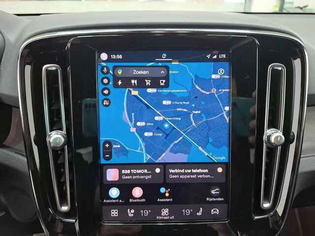 Volvo XC40 Recharge Plus 70 kWh | Adaptieve Cruise Control | Trekhaak | Warmtepomp | Stoel en Stuurverwarming | Nubuck Interieur | Donker Glas |