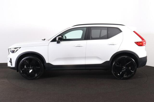 Volvo XC40 B3 Plus Black Edition - IntelliSafe Assist & Surround - 360º Camera - Harman Kardon audio - Adaptieve LED koplampen - Verwarmde voorstoelen & stuur - Parkeersensoren voor & achter - Elektr. bedienb. voorstoelen met geheugen links - Draadloze tel. lader -