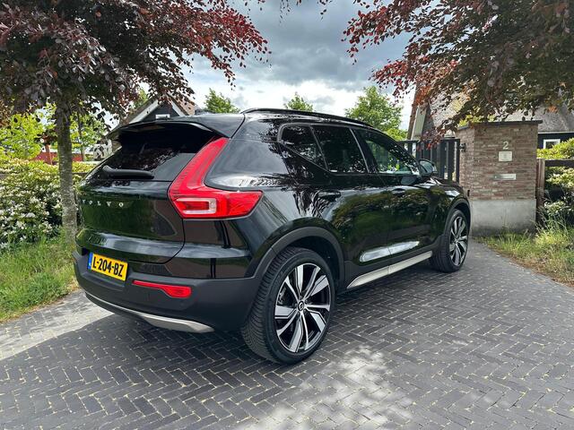 Volvo XC40 Recharge P8 AWD R-Design | Panoramadak | Camera | Warmtepomp | NL-Auto |
