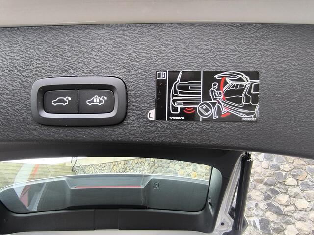 Volvo XC40 1.5 T4 Recharge Inscription Expression Pano dak, Stoel en stuur verwarming, electr A klep, carplay & Android, dealer onderhouden