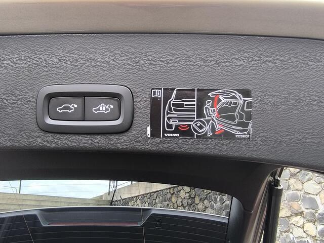 Volvo XC40 1.5 T4 Recharge Inscription Expression Stoel en stuur verwarming, Camera, Electr A klep, carplay, prive glas, 1e eigenaar, dealer onderhouden