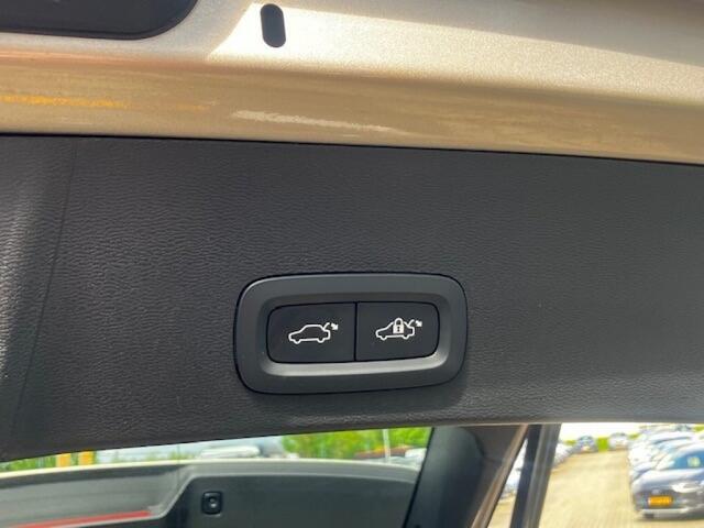 Volvo XC40 1.5 T4 Recharge Core Bright - Navi - camera - dode hoek detectie - Pilot assist