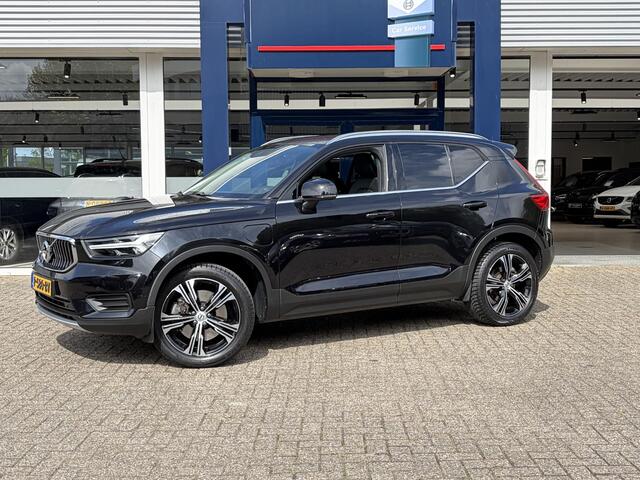 Volvo XC40 T4 Recharge Inscription / Automaat / NL-Auto / Dealer-Onderhouden / Vol-Leder / Elektr.-Uitklapbare Trekhaak / Pilot-Assist / Stoel- en Stuurverwarming / Adaptieve Cruise-Control Stop&Go / Climate-Control / Keyless / LED / Dodehoek-Detectie / Apple-Carpla