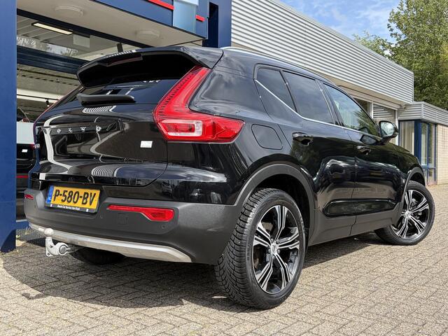 Volvo XC40 T4 Recharge Inscription / Automaat / NL-Auto / Dealer-Onderhouden / Vol-Leder / Elektr.-Uitklapbare Trekhaak / Pilot-Assist / Stoel- en Stuurverwarming / Adaptieve Cruise-Control Stop&Go / Climate-Control / Keyless / LED / Dodehoek-Detectie / Apple-Carpla