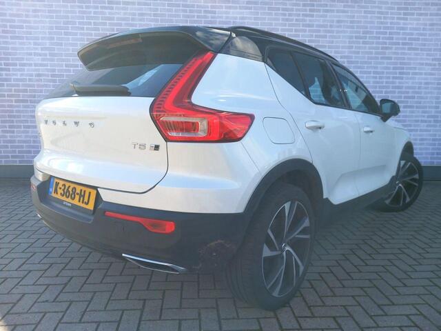 Volvo XC40 2.0 T5 AWD R-Design | Trekhaak | Harman Kardon Audio | Panoramadak | 360 Graden Camera | Apple Carplay | Android Auto | Elektrisch Verstelbare Voorstoelen | Stoelverwarming voor en achter | Keyless Entry | Elektrische Achterklep | BLIS | Parkeerverwarming