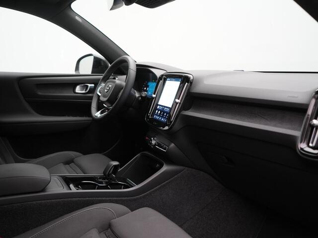 Volvo XC40 Recharge 67 kWh 231pk Dealer O.H. | Trekhaak Af Fabriek | Warmtepomp | Camera | Google Assistent | 19"L.M | Sportstoelen & Stuur Verwarmd | Standkachel | Apple Carplay | Cruise Control | DAB |