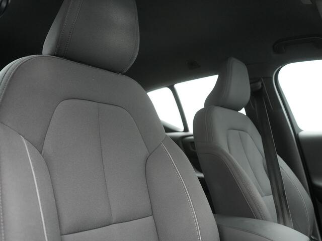 Volvo XC40 Recharge 67 kWh 231pk Dealer O.H. | Trekhaak Af Fabriek | Warmtepomp | Camera | Google Assistent | 19"L.M | Sportstoelen & Stuur Verwarmd | Standkachel | Apple Carplay | Cruise Control | DAB |