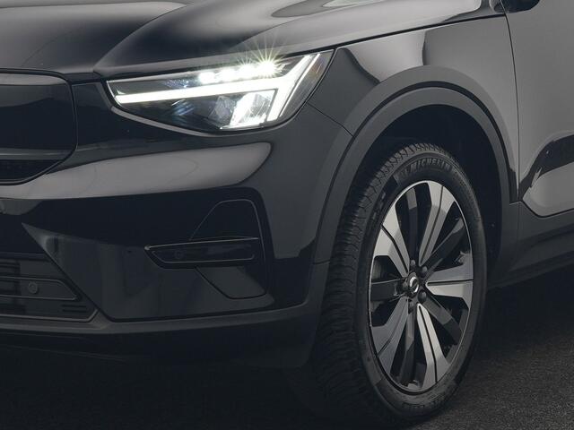 Volvo XC40 Recharge 67 kWh 231pk Dealer O.H. | Trekhaak Af Fabriek | Warmtepomp | Camera | Google Assistent | 19"L.M | Sportstoelen & Stuur Verwarmd | Standkachel | Apple Carplay | Cruise Control | DAB |