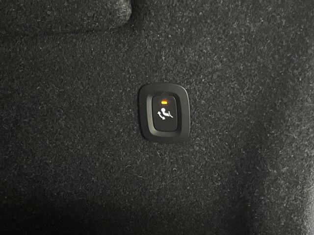 Volvo XC40 Single motor Plus Adapt. Cruise | Stuur-/stoelverwarming | Achteruitrij camera | Carplay | Bliss