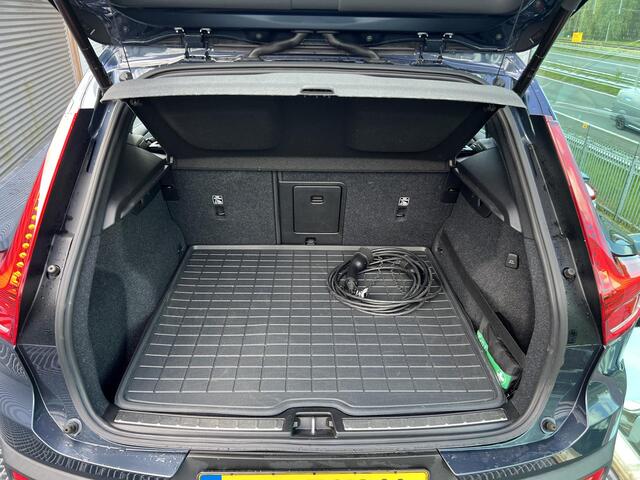 Volvo XC40 1.5 T5 Recharge Inscription / Pano. dak / Trekhaak / Keyless / Voor+achter+stuur verwarmd / Carplay / Harman Kardon / 360 camera / Carplay / Leder /