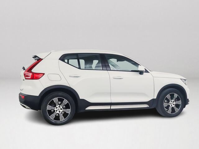Volvo XC40 T4 AWD Momentum | Parkeercamera | Harman Kardon | Stoelverwarming | Carplay