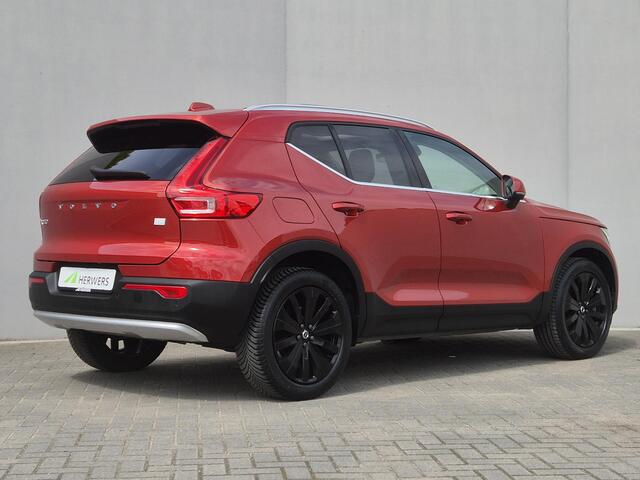 Volvo XC40 1.5 T4 Plug-in hybrid Ultimate Bright / Dealer onderhouden / All season banden / Glazen schuif- en kanteldak / Trekgewicht 1800 kg / Stuur- Stoel & Voorruitverwarming / Elektrische achterklep / Achteruitrijcamera / Harman/Kardon Audio Systeem /