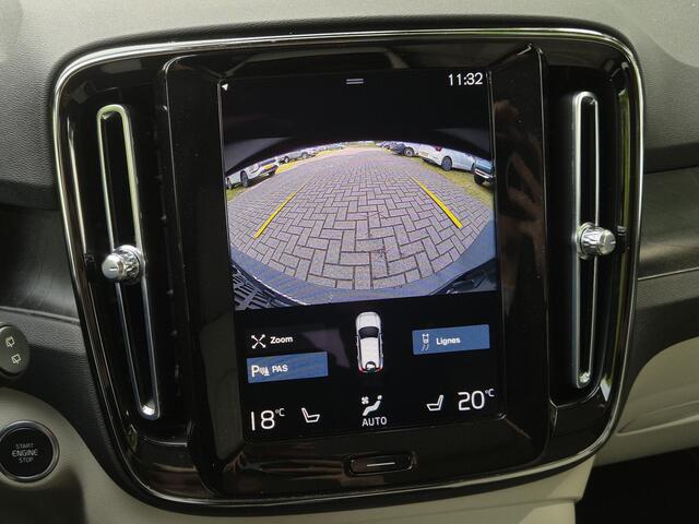 Volvo XC40 1.5 T4 Plug-in hybrid Ultimate Bright / Dealer onderhouden / All season banden / Glazen schuif- en kanteldak / Trekgewicht 1800 kg / Stuur- Stoel & Voorruitverwarming / Elektrische achterklep / Achteruitrijcamera / Harman/Kardon Audio Systeem /